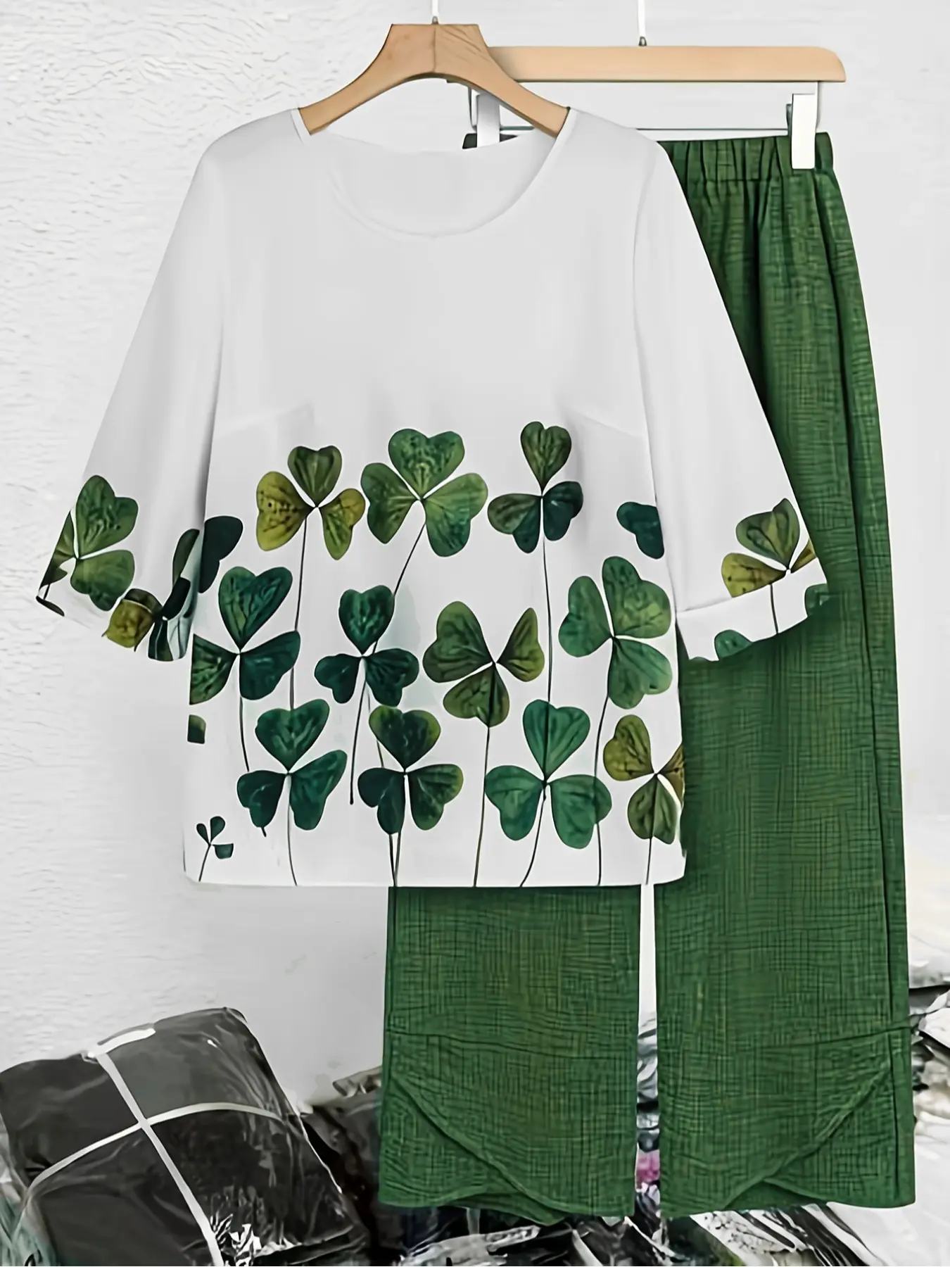 New Floral Print Casual Two-Piece Set for Women, and Contrast Top with Three-Quarter Sleeves, Comfortable Loose Wide Leg Pants for All Seasons