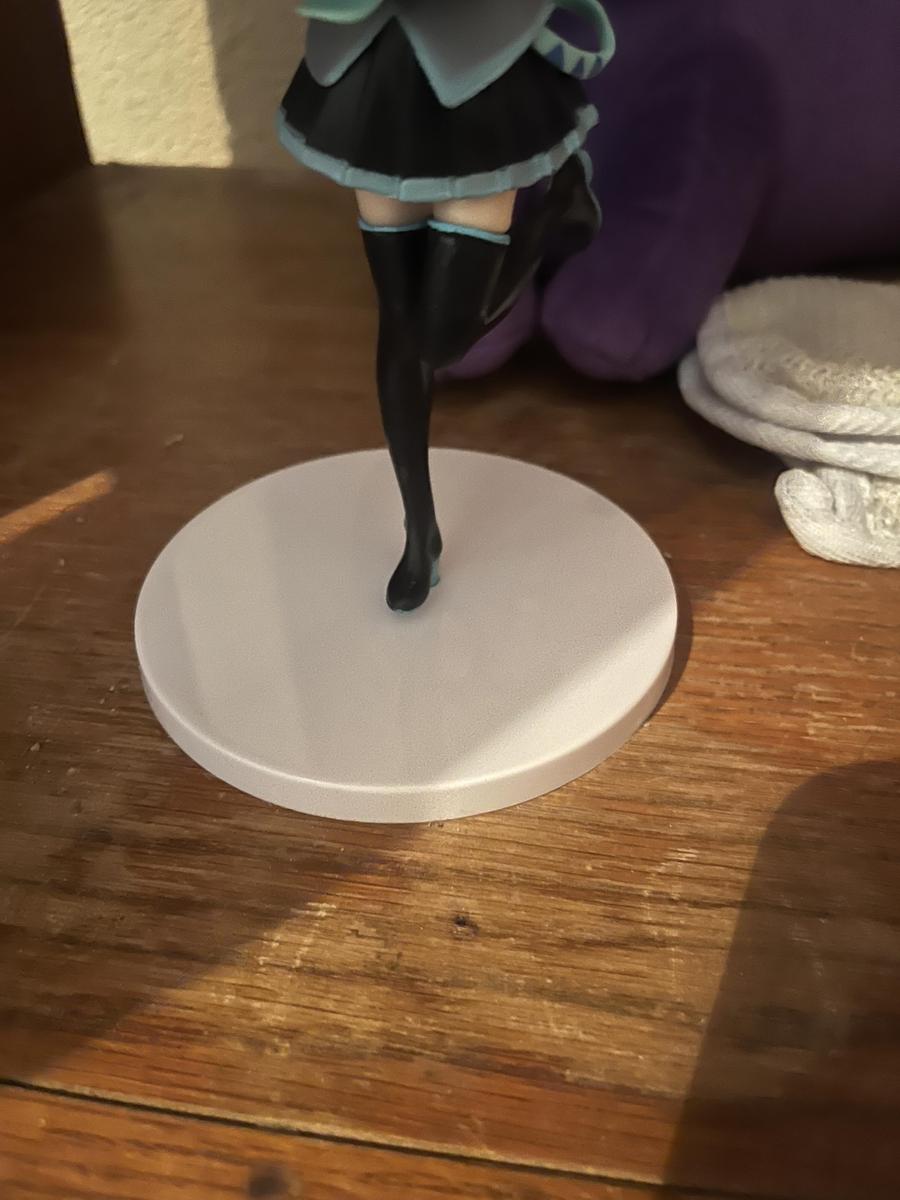 Item: Cinnamon Dog Standing (Self-Packaging)