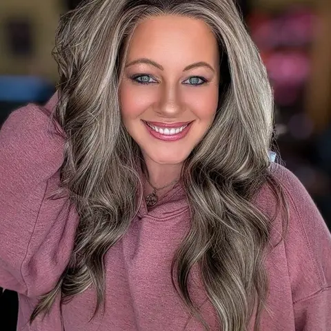 AISOM Jemma Hazelnut Long Body Wave Free Part Lace Front Wig with Scandinavian Hairline Glueless Wig 24"Low Density Heat Friendly Synthetic Hair Wig