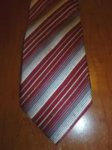 90% Silk Burgundy and White Geoffrey Beene Tie, Extremely Soft & Glittery