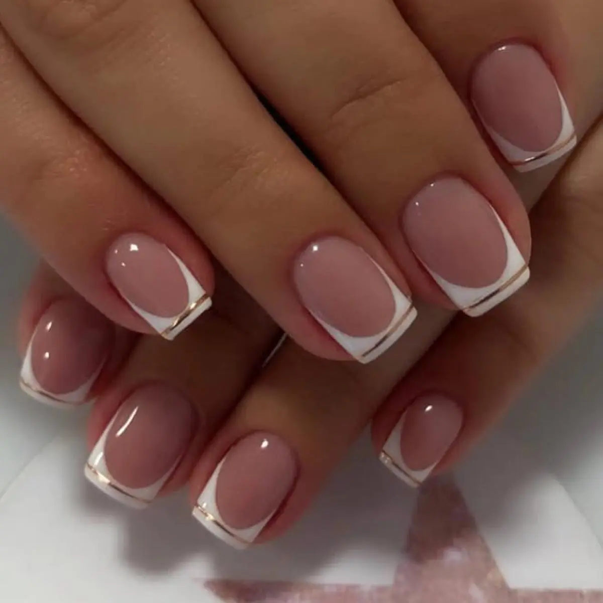 24 pieces of short square nail art in sweet pink and pure white French fashion press-on nails Fake Nails
