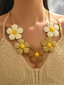 Boho Raffia Flower Statement Necklace for Women, Multi-Color Handwoven Daisy Pendant Choker, Gold Tone Adjustable Chain, Lightweight Summer Beach Jewelry, Perfect for Vacation, Party, Daily Wear, Ideal Gift for Her