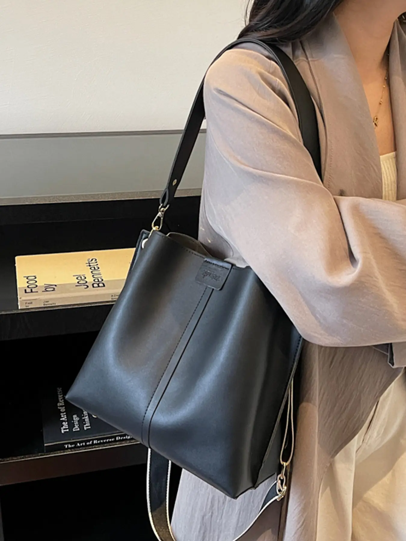 Women's PU leather tote bag, large-capacity stylish Casual shoulder bag, Leather Shoulder Bags, suitable for ladies' fashionable work/office/campus handbag, durable and simple for everyday use, gift for girlfriend for Valentine's Day or New Year