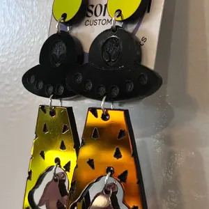 Bigfoot Alien Abduction Earrings | Color Shift