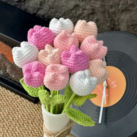 Handmade Crochet Tulip Bouquet, Artificial Flower Bouquet for Home Decor, Birthday, Graduation, Mother’s Day, Valentine’s Day, Christmas Gift for Her