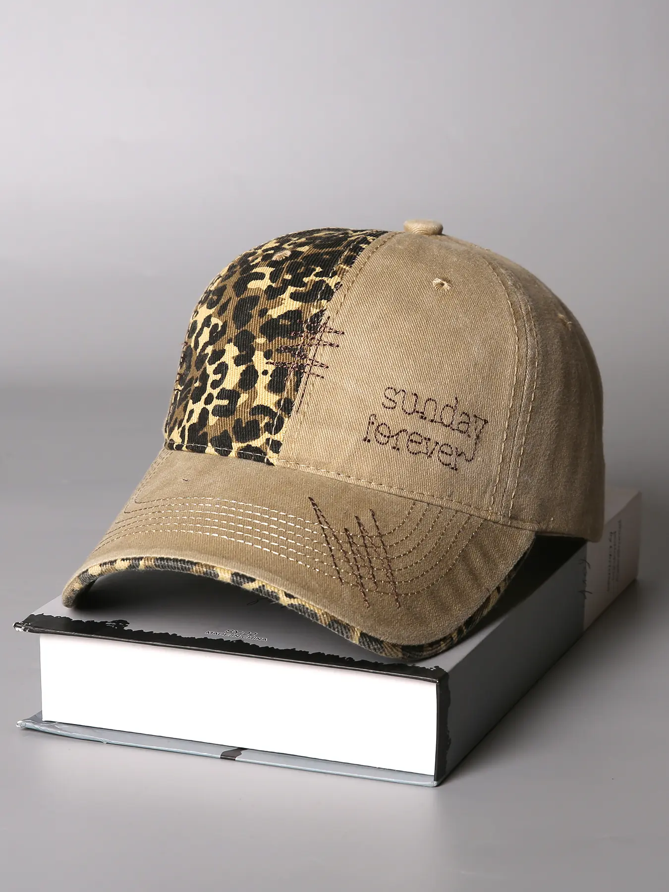 American Retro Embroidered Fitted Snapback Hat, Embroidery Trendy Hat, Unisex Soft Top Polyester Baseball Cap, Spring & Fall New Design, Casual Daily Wear, Vintage Embroidered Cap, Statement Cap, Embroidered Baseball Caps