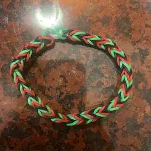 Custom rubber bands bracelets. Water-Resistant Unisex Unisex Comfortable Unisex Comfortable Engagement