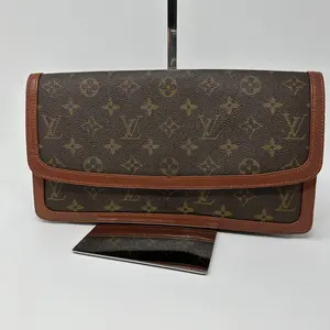 Pre-owned Louis Vuitton Canvas clutches & wristlets Vintage monogram clutch snap closure