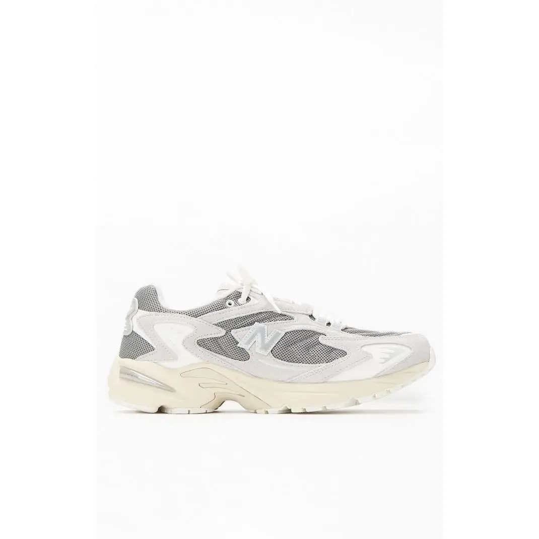 New Balance Men's Gray 725V1 Shoes - Multicolor