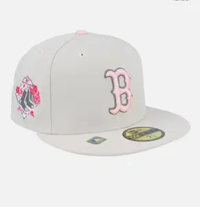 New Era 59FIFTY Boston Red Sox Fitted Cap Cream Pink – Embroidered “B” Logo, Side Patch Detail, Flat Brim, Structured Crown, MLB Streetwear Style Hat