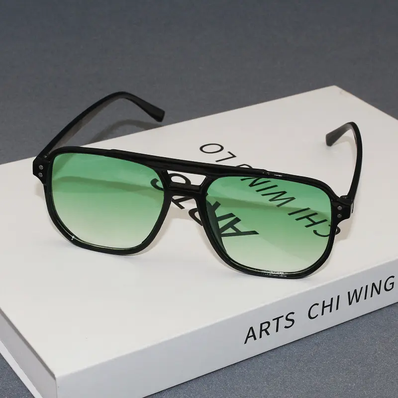 Black Frame Green Piece