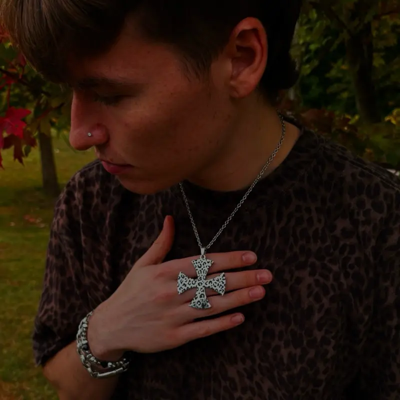 Rael Reversible Leopard Chain