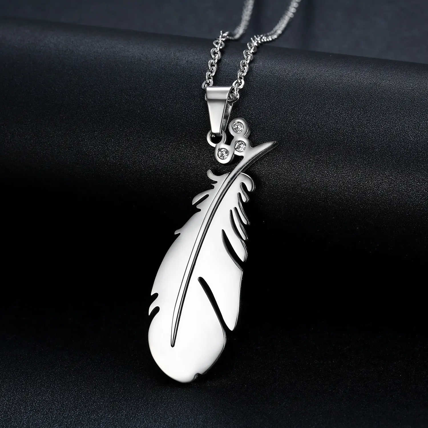 Men's Feather Pendant Necklace, Minimalist Stainless Steel Link Chain, Casual Jewelry for Daily and Party Wear, Stainless Steel Jewelry, Feather Shape, Cool Casual Jewelry
