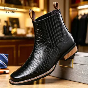 Men’s retro embossed crocodile Chelsea boots with a wooden heel—business casual shoes for all seasons with a closed toe; boys’ fashion everyday wear featuring embossed crocodile leather. tiktokshopspringglowup