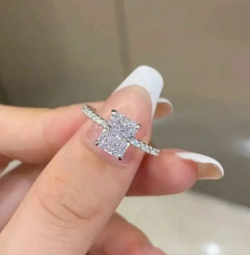 Elegant Rectangular Ring – Sparkling Engagement & Wedding Ring, Romantic Gift for Women