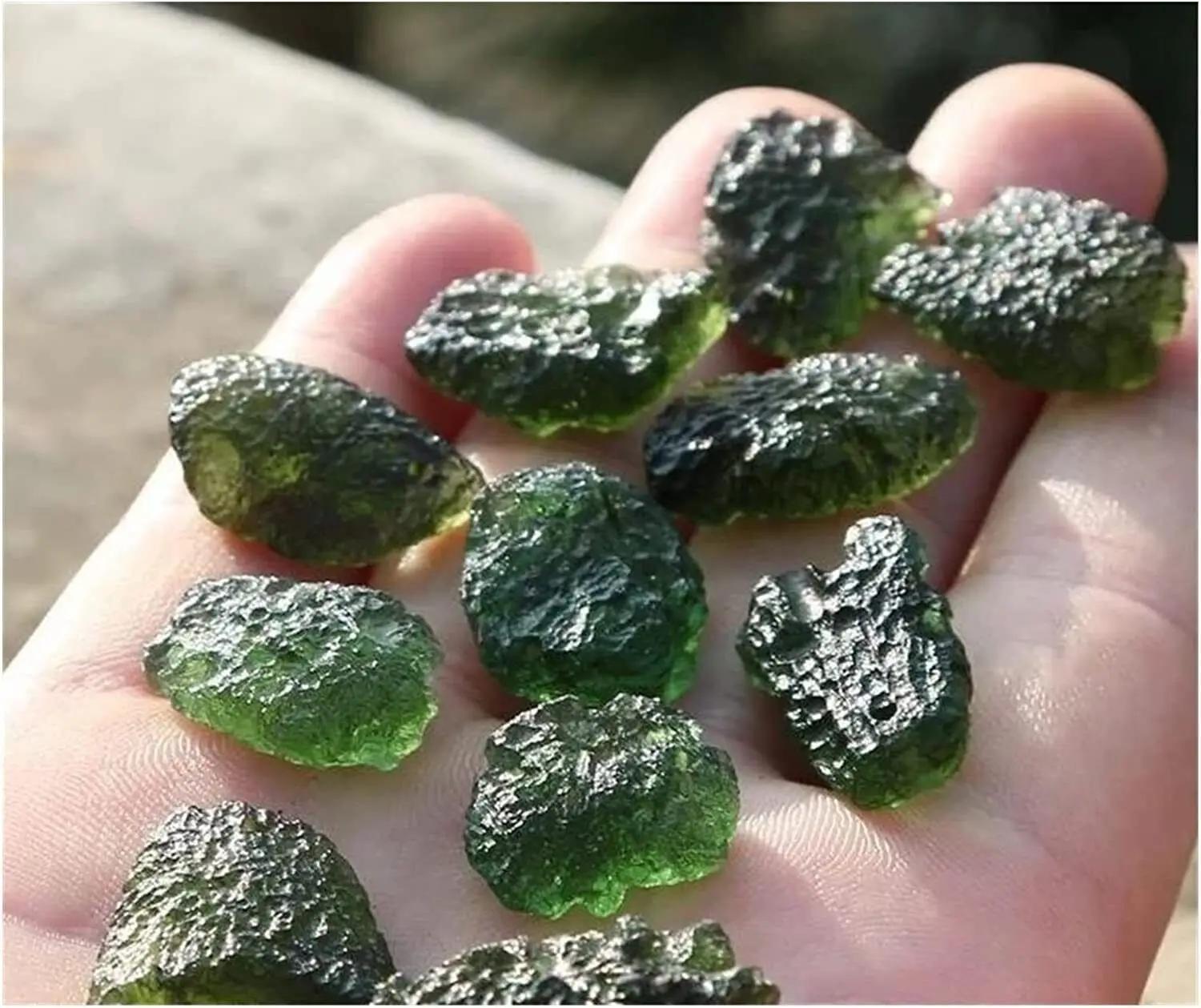 Natural Green Czech Moldavite Meteorite Necklace Pendant Chakra Healing 1PCS