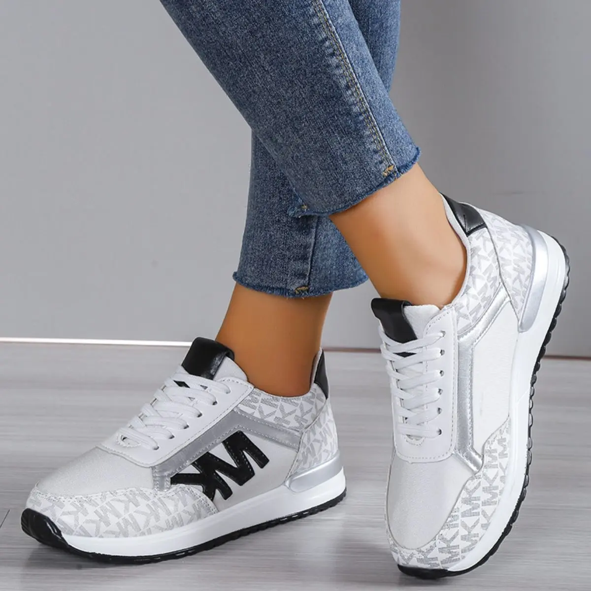 Contrast Lace Up Round Toe Sneakers Contrast Lace Up Round Toe Sneakers