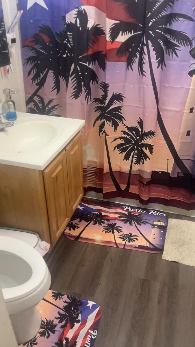 Item: 4PC SHOWER CURTAIN SET