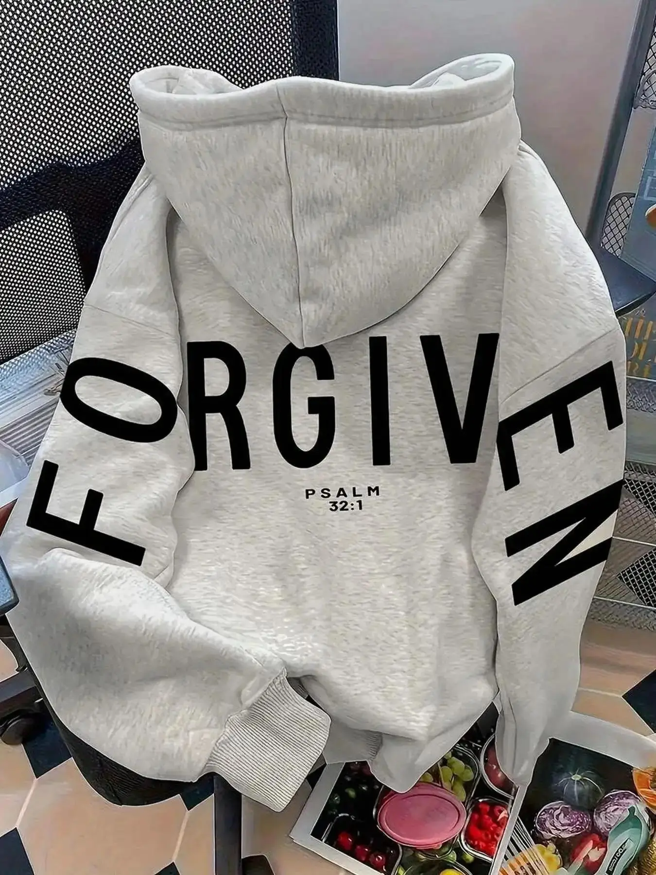 2026 Women's oversized hooded sweatshirt with "YES I'M ALWAYS FREEZING!Me 24:7" print, a casual long-sleeved hoodie, suitable for everyday wear in autumn and winter.Warm Winter Outfit, chic