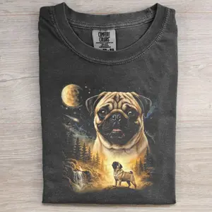 Pug Howling To The Moon Vintage T-Shirt, Funny Pug Moon Graphic Tee, Cute Dog Lover Shirt, Retro Night Sky Pet Tee, Pug Mom Dog Dad Gift, Gift for Men Women