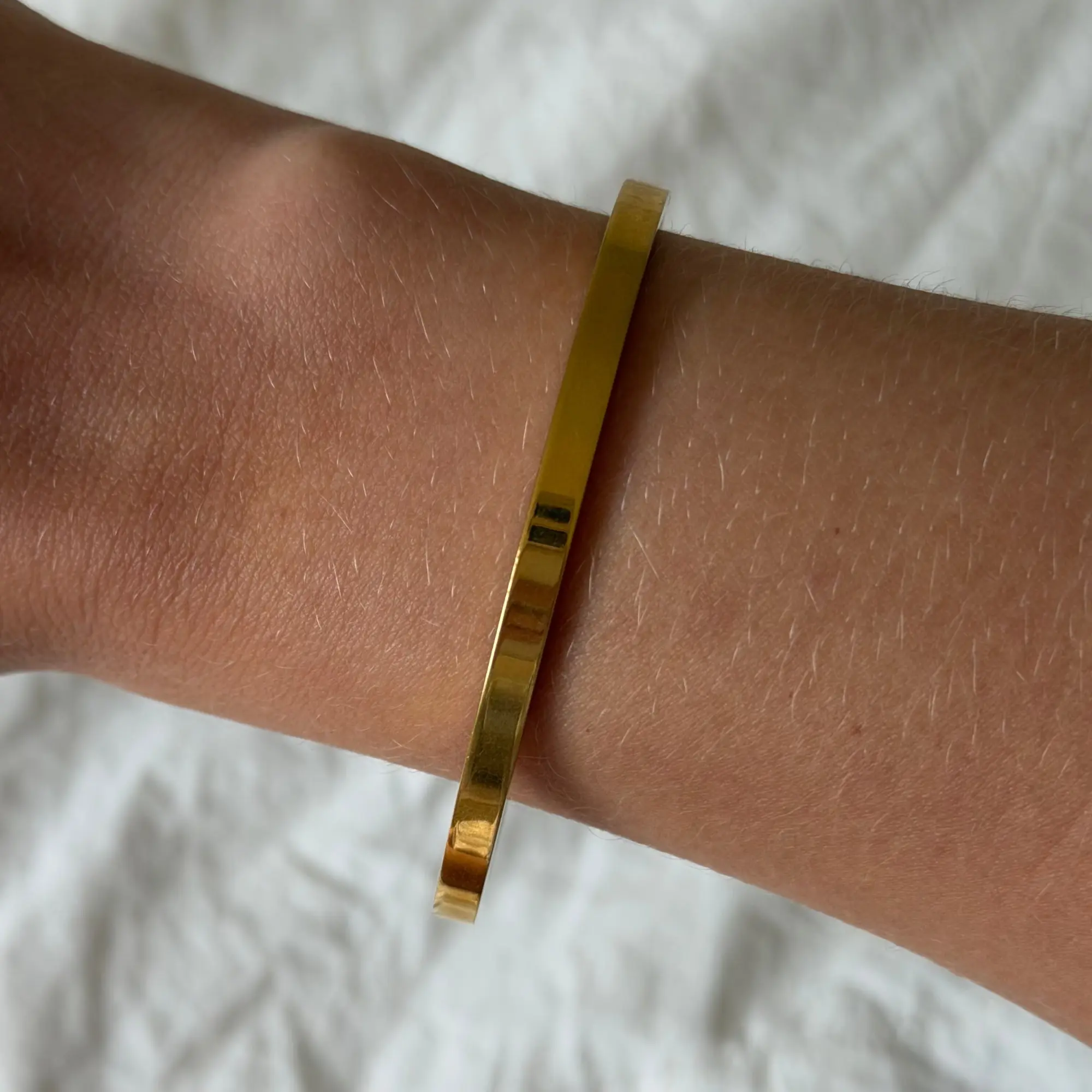 EVRY JEWELS Gold or Silver Plated Women's Hypoallergenic Daily Bangle Bracelet
