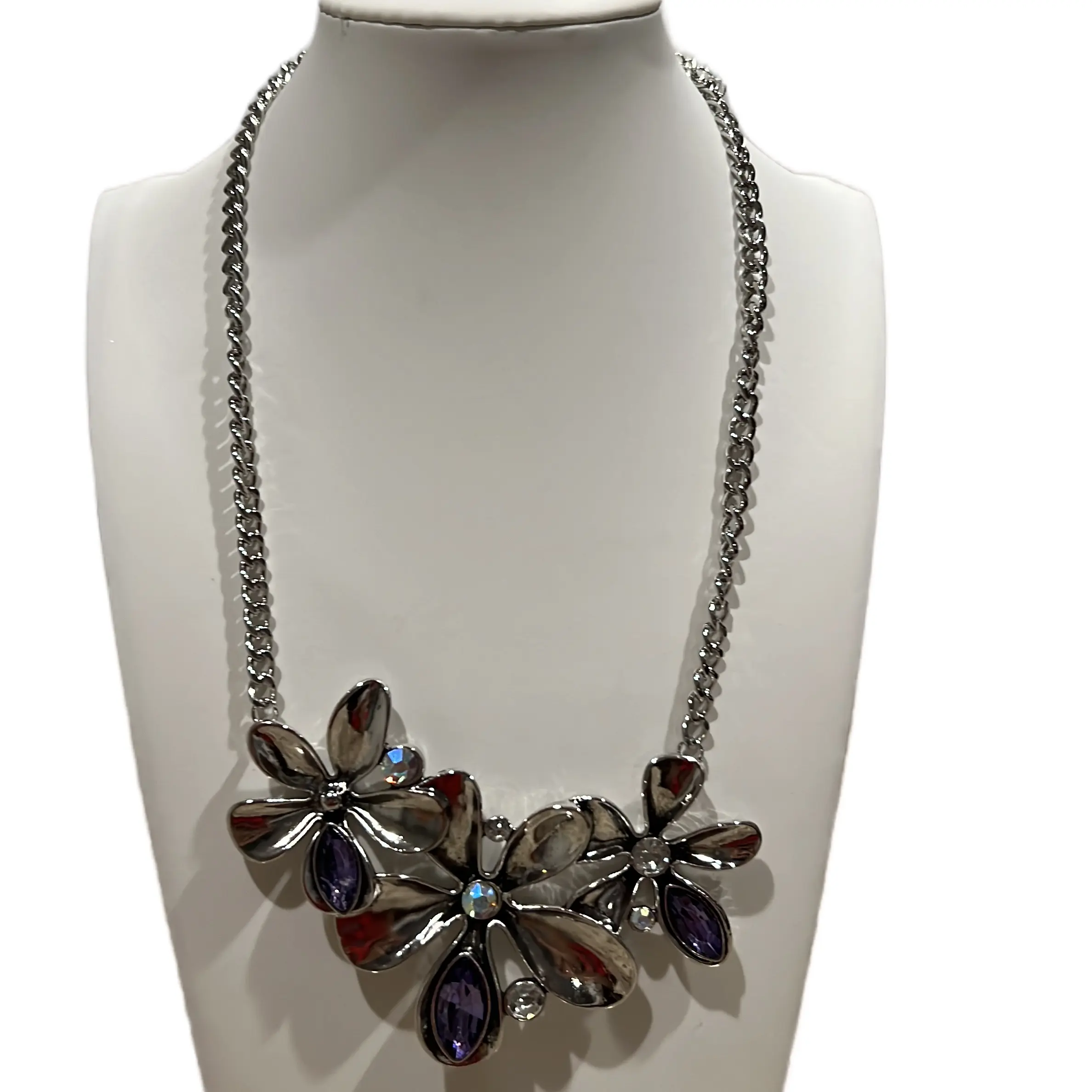 Silver-Purple Necklace with 3 Purple Flowers - Elegant and Feminine Jewelry