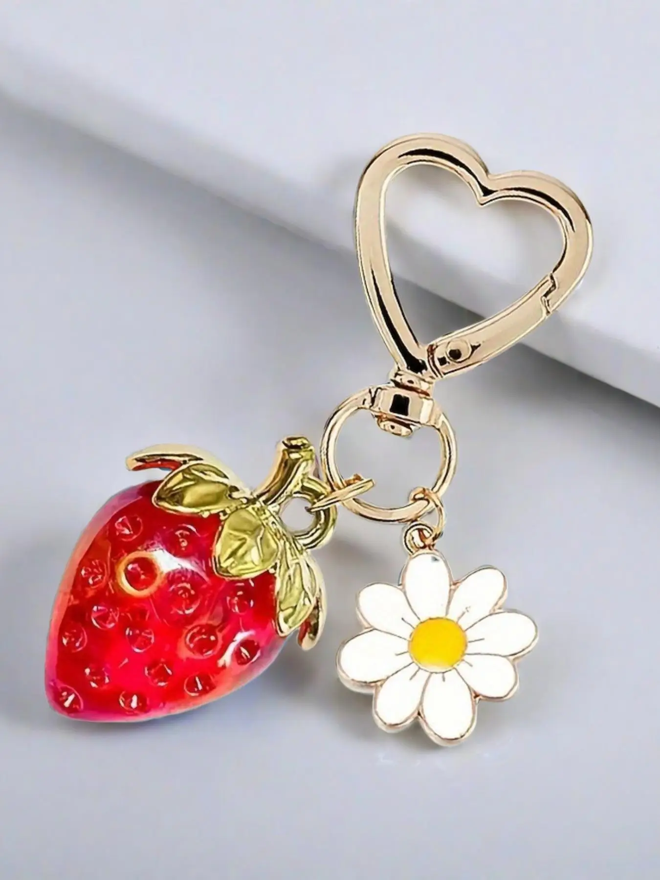 Cute Strawberry & Flower Design Keychain, Fashionable Keychain for Women & Girls, Trendy All-match & Exquisite Versatile Attachment Keychain for Birth