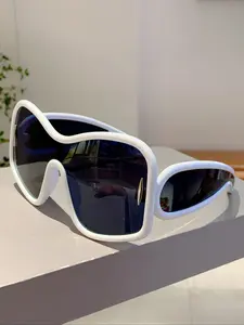 Stylish Women’s Oversized Frame Glasses with Unique Decorative Lens, Sporty Design for All Seasons, Fashionable Shield Shape, Trendy Beach Eyewear