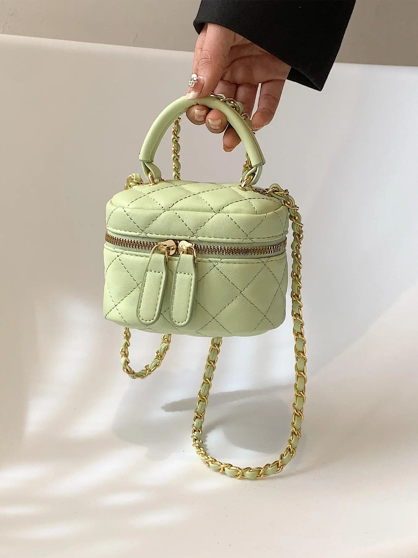 Women's Fashion Quilted Embroidered Chain Handbag, Plain Pu Leather Zipper Crossbody Bag, Bucket Bag for Work Travel