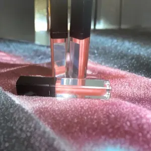 Pink Sugar Bliss Lip Gloss With Light and Mirror - Rich Pink Color, Long-Lasting Shine, Smooth Application, Perfect for Everyday Wear