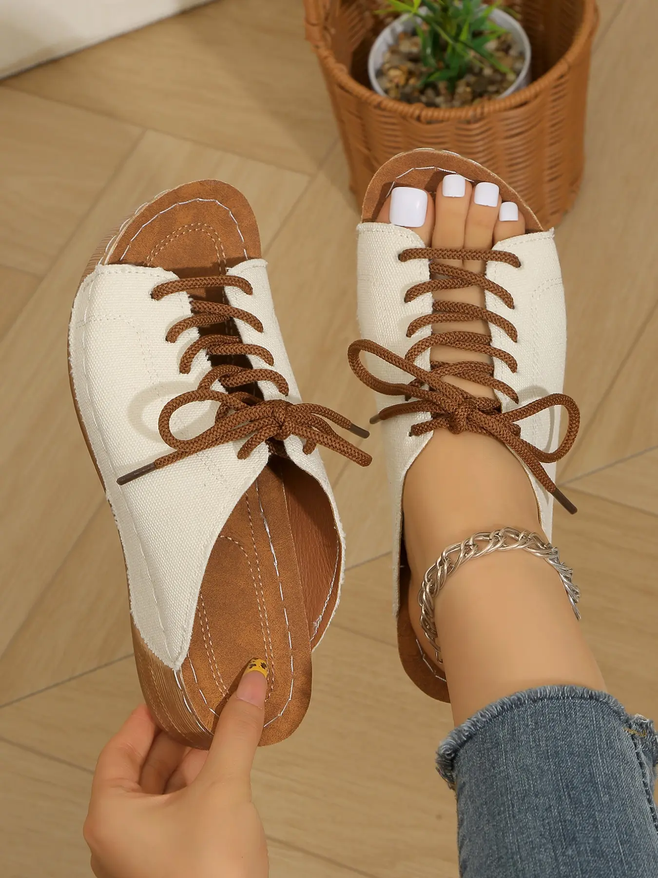 Women's lace-up casual slippers, comfortable and soft with a wedge and flexible sole, simple sandals, Chic summer footwear, for everyday outfits, suitable for work or commuting, trendy slippers for walking