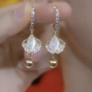 LisiZen French Ginkgo Leaf Earrings for Women, Luxury Elegant Gold-Tone Design, Chic Minimalist Jewelry Gift DZEH3210