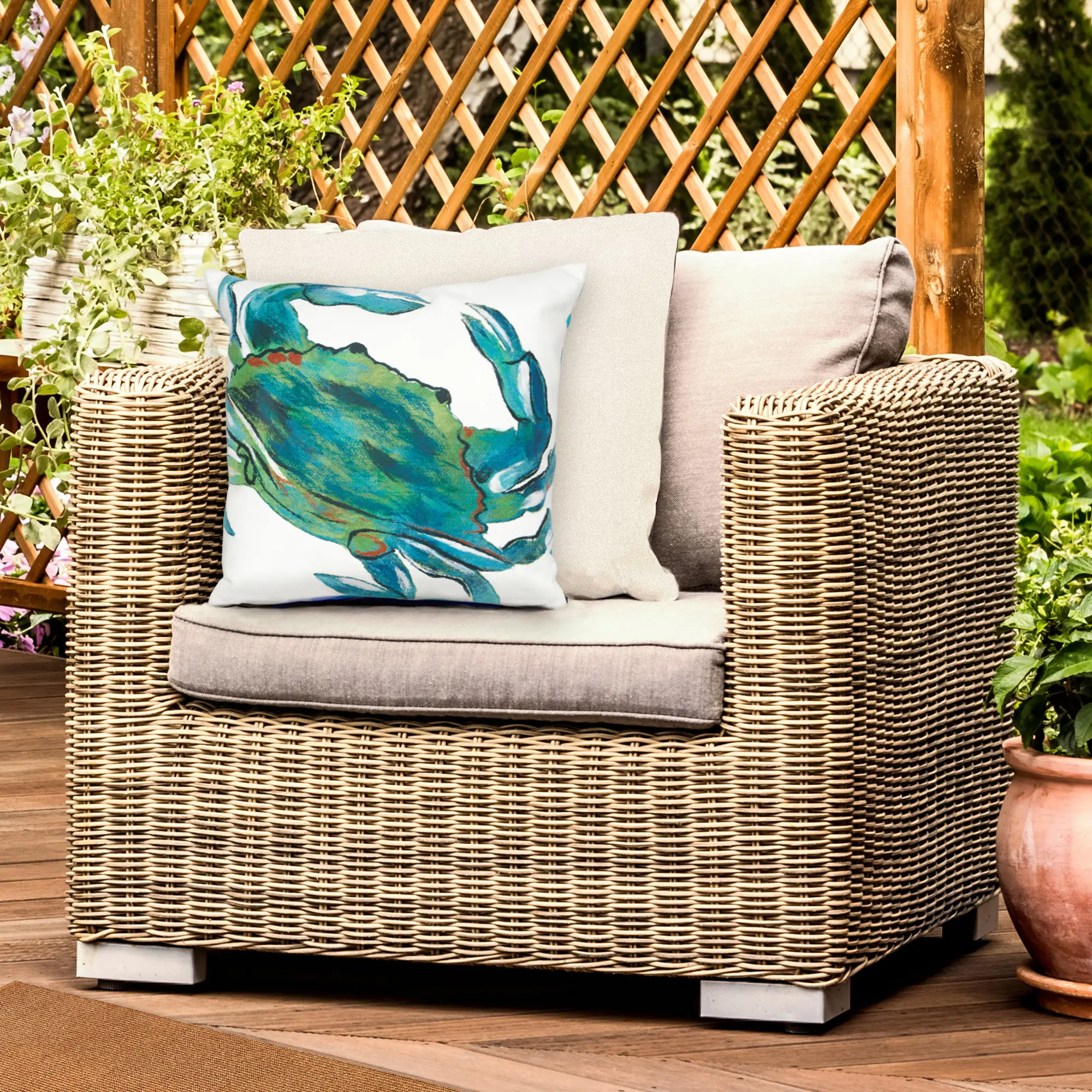 Lush Decor VISIONS III Indoor/Outdoor Handmade Pillow - Contemporary Graphic Coastal Ocean Accent  (Blue Crab), Cushions For Outdoor Furniture, Outdoor Cushion Covers