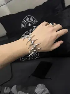 Fashionable thorn fishbone cone bracelet, hip-hop couple's fashionable and personalized bracelet