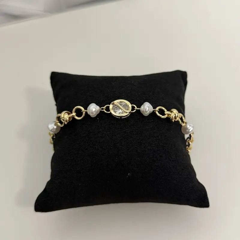 Pulsera rolo con perlas Blancas y diseño de piedra ovalada en el centro size de 7-8.5