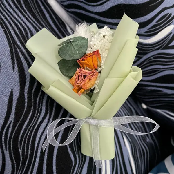 Fluorescent Green Mini Bouquet - Elegant Floral Arrangement with Green Leaves Long Lasting