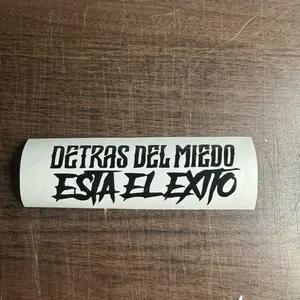 DETRAS DEL MIEDO ESTA EL EXITO Car Decal