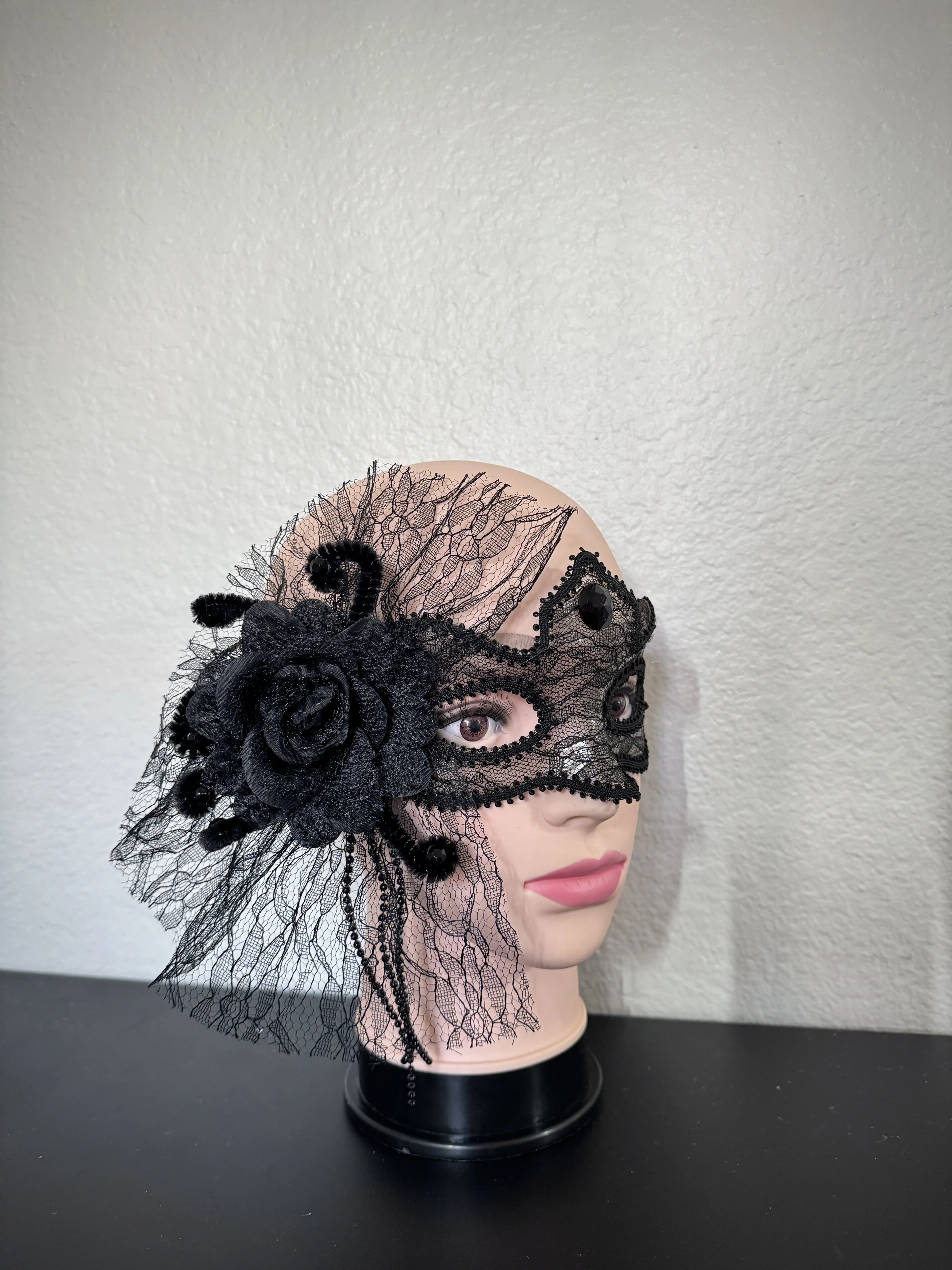 Gothic Black Lace Rose Masquerade Mask – Elegant Venetian Costume Mask for Women
