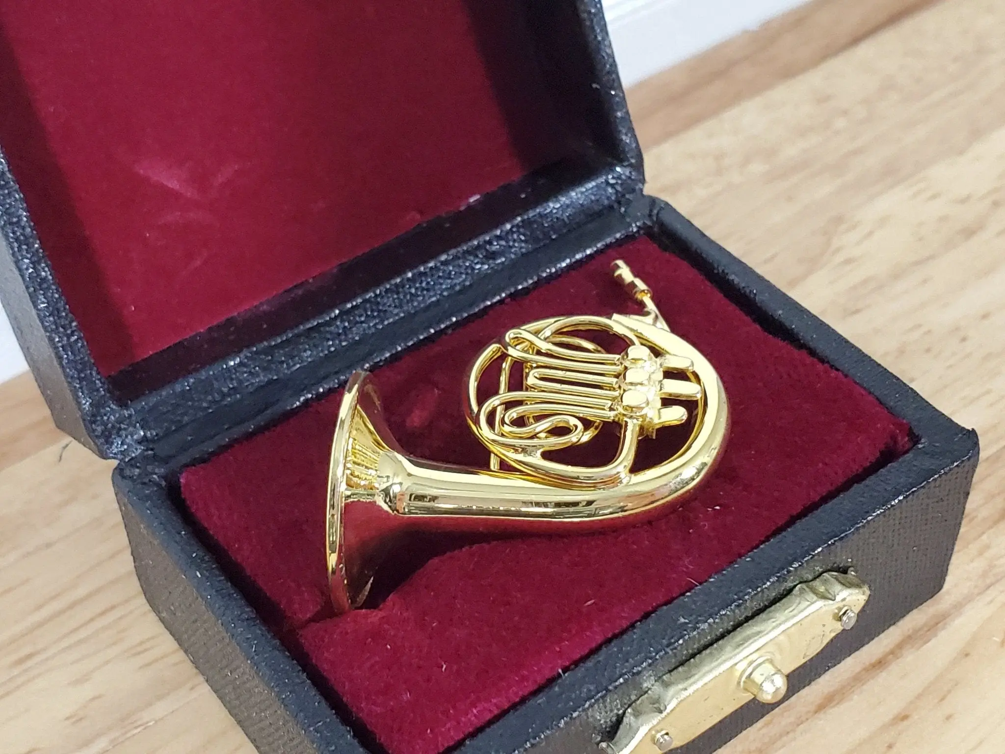 Miniature French Horn Gold Brass Metal Instrument with Case 1:12 Scale Dollhouse Prop