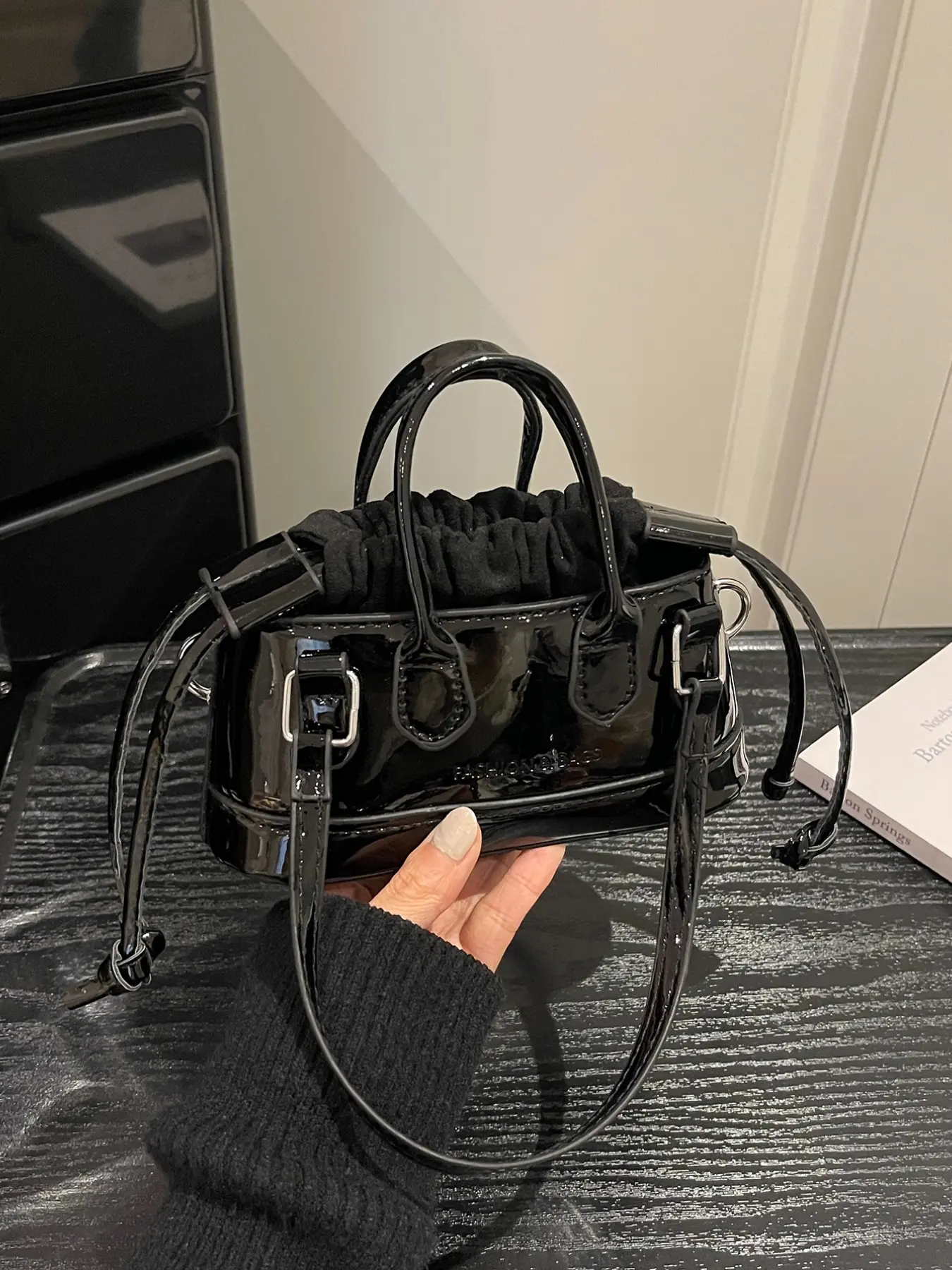 Women's New Fashion Mini Glossy Leather Handbag, Casual Shoulder Bag, Fashionable Crossbody Bag, Drawstring Closure, Daily Use