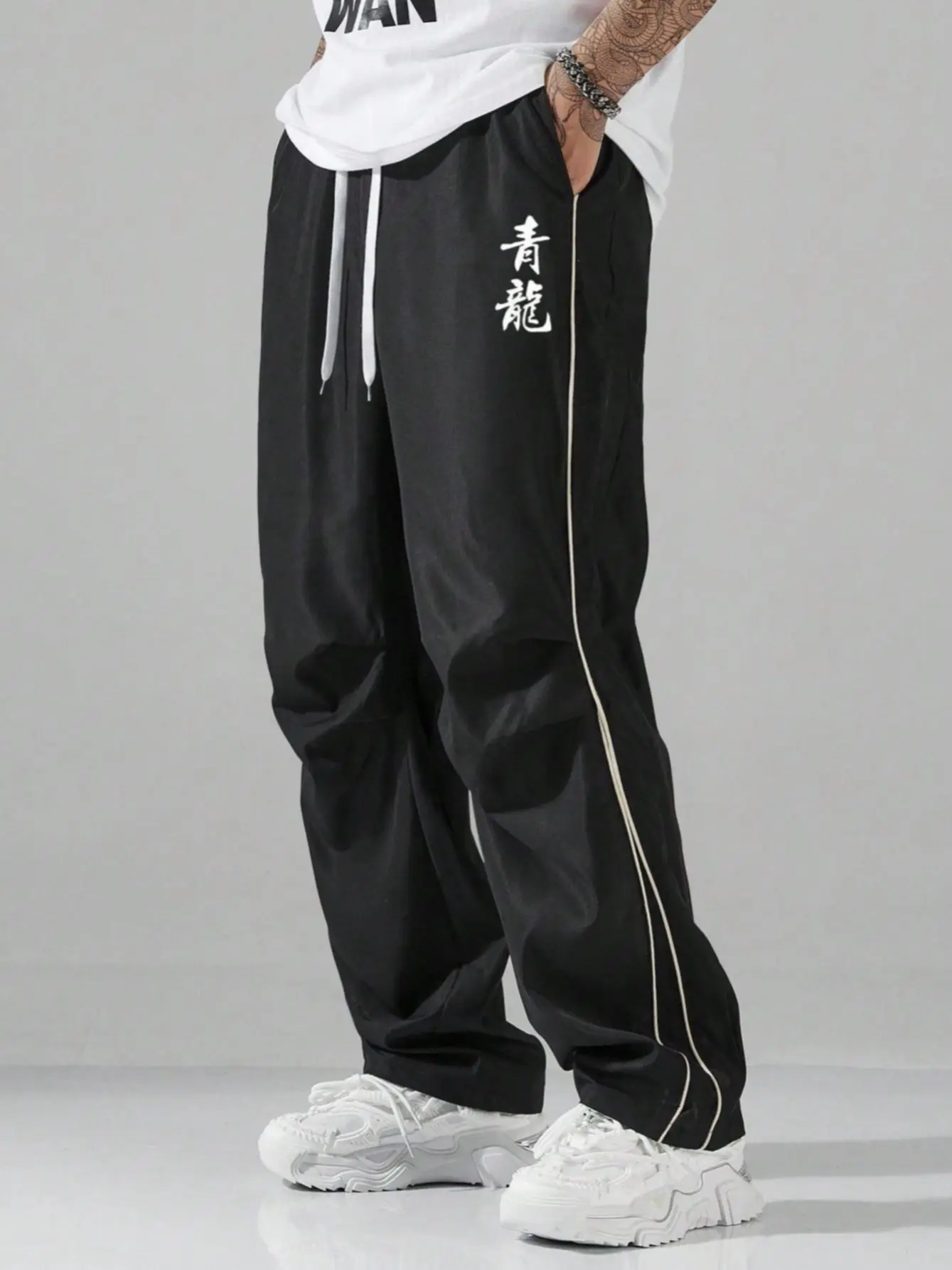 Men's Stylish Casual Athletic Wide-Leg Pants - Multifunctional Menswear Bottoms with Vertical Chinese Character Side Decoration, Neat Curved Double-Line Seams, Knotable Shallow-End Double Drawstring Waistband, Large-Capacity Oblique Insert Pockets, Active