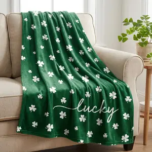 St Patrick's Day Throw Blanket Fluffy Green Shamrock Decorative Plush Blanket, Ultra Soft Warm Throw Blanket, Irish Day Lightweight Cozy Festive Home Decor for Couch Sofa Bed