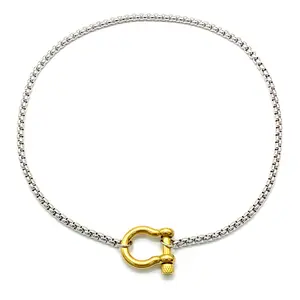 Stainless Steel Horseshoe Necklace with Front Open Carabiner Chain 45cm for Stylish Everyday Wear