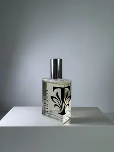 Theery Fragrances I Autumn in New York I Unisex/ Vanilla, Earthy Cedar, Leafy Amber, Pine and Citrus notes
