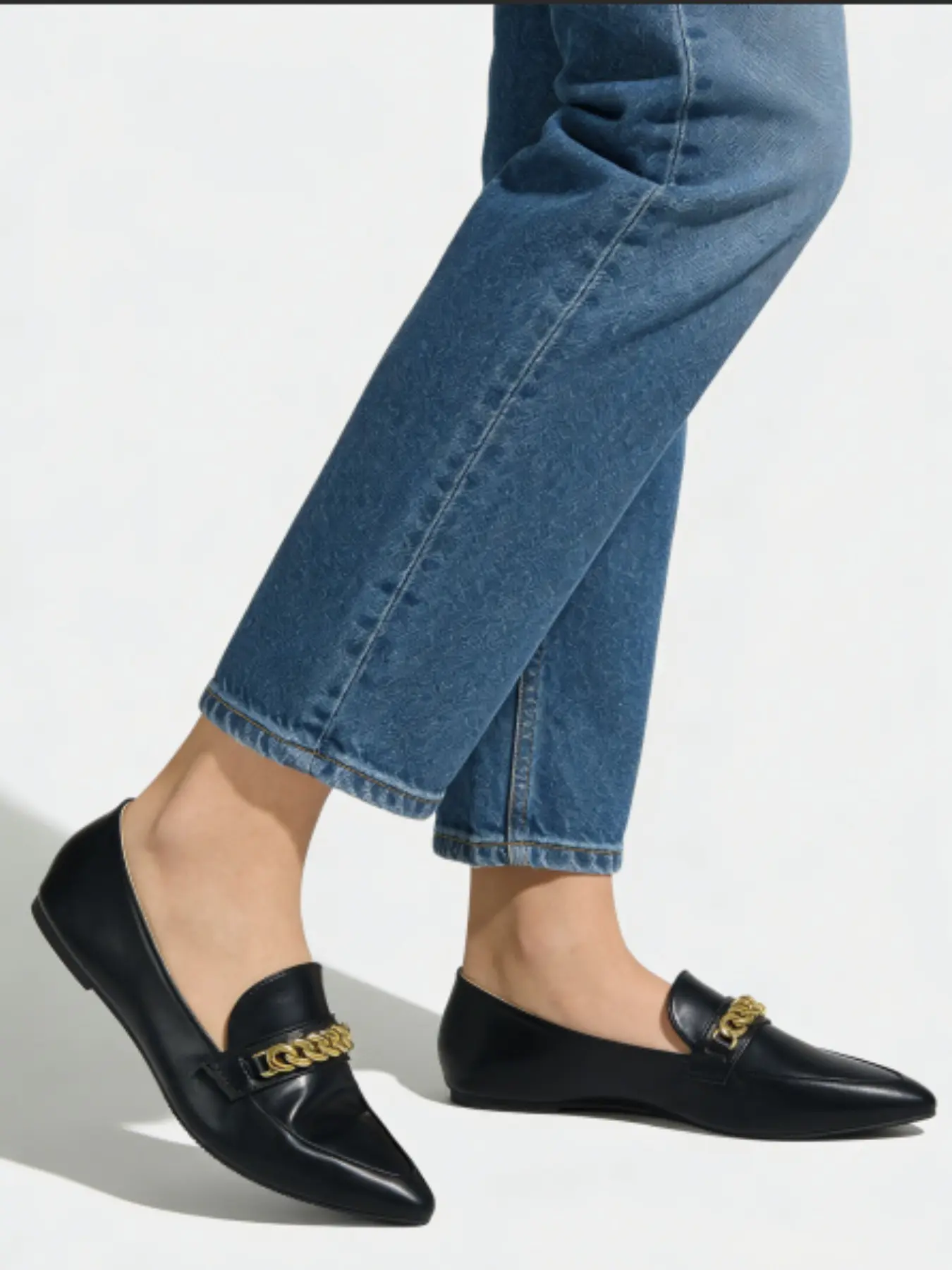 Must-Have Office Shoes! Pointed Toe Gold Chain Loafers, Perfect for Commuting, Lightweight Luxury, Versatile and Stylish