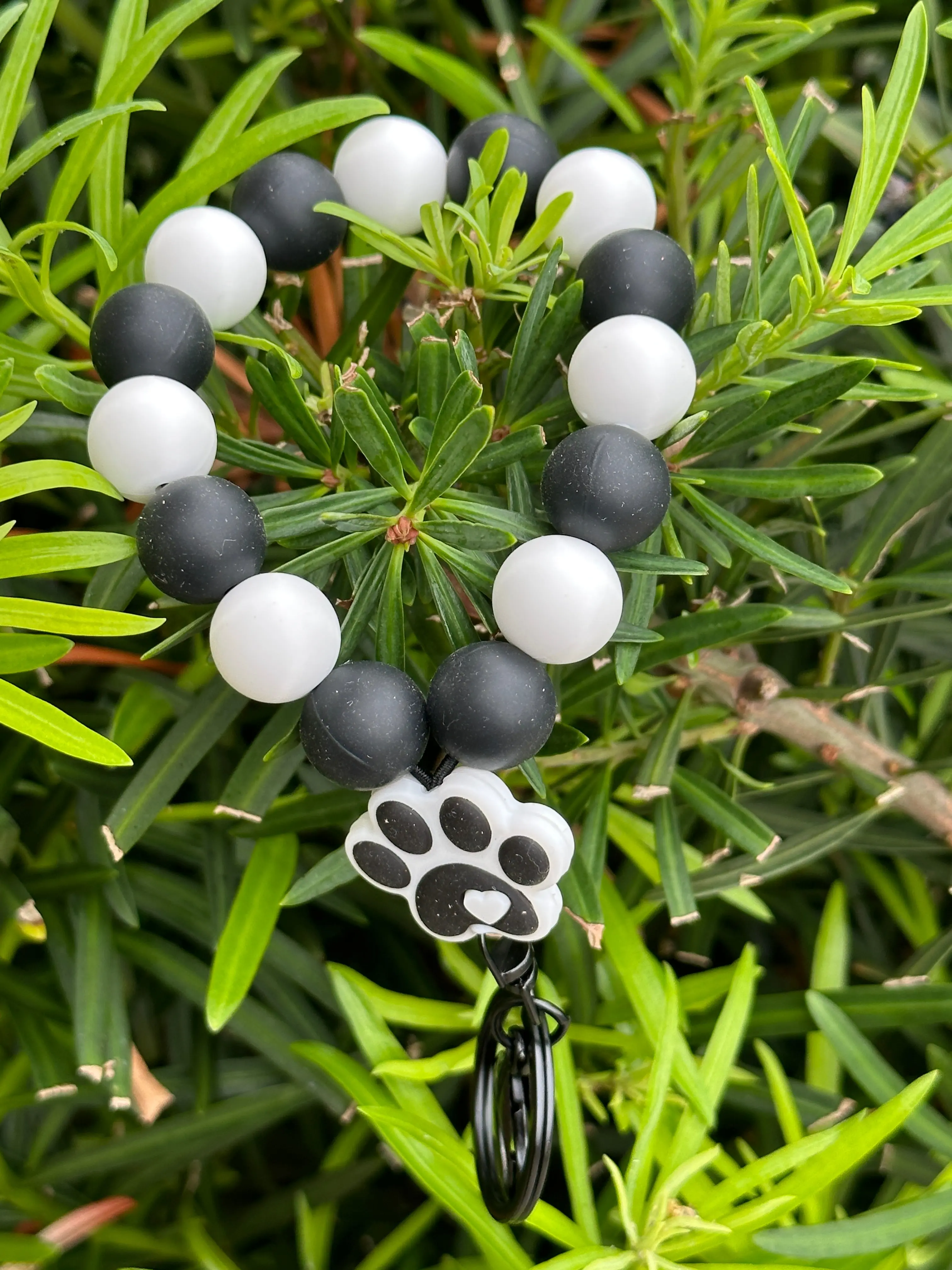 Black/White Paw Print