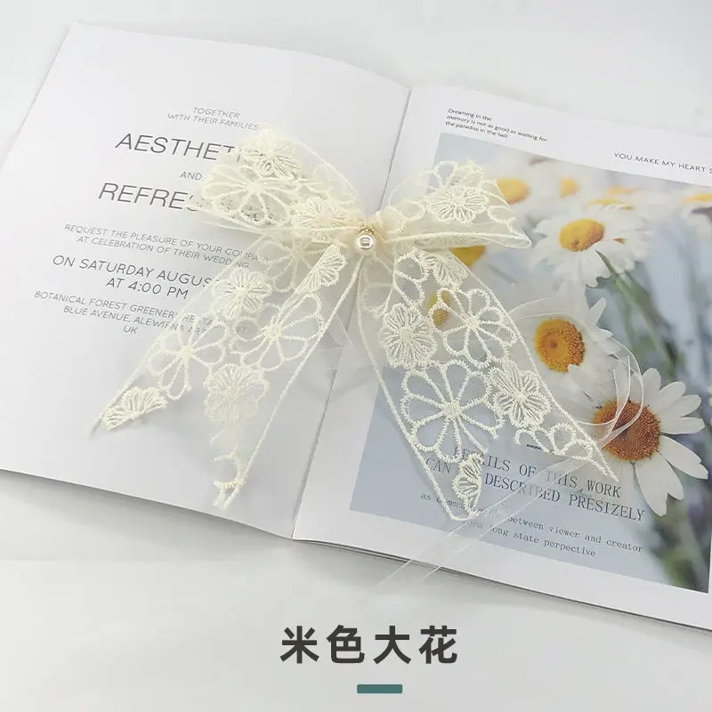 Beige big flower / One