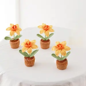 Crochet flower in pot, hand made, personalized gift for teacher, desk decoration, crochet Daffodil, Daffodil in pot, white yellow Daffodil