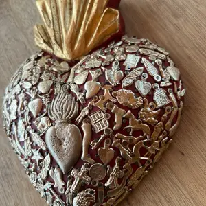 Corazon de madera con Milagros
