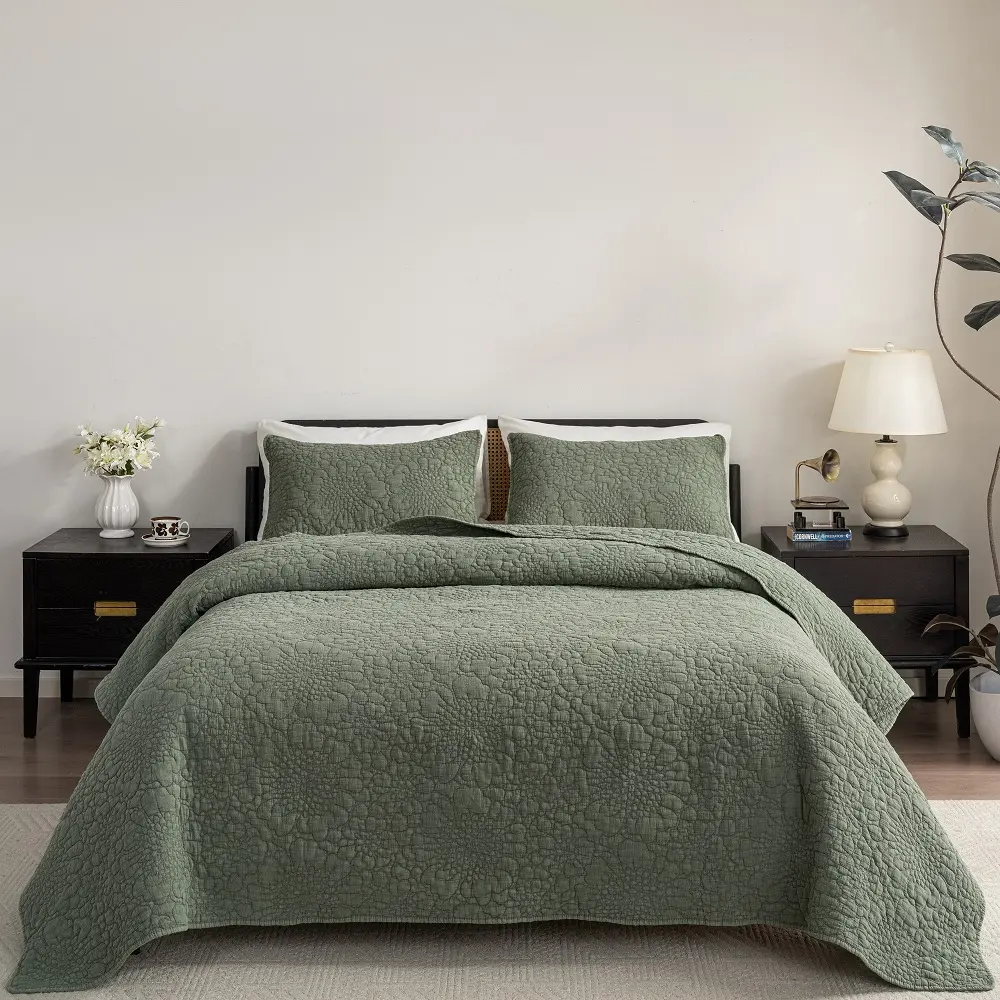 100% Cotton Quilted Bedspread – Lightweight & Breathable!  Queen/King Sizes